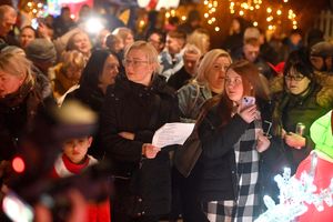 A serious number of people turned up. 