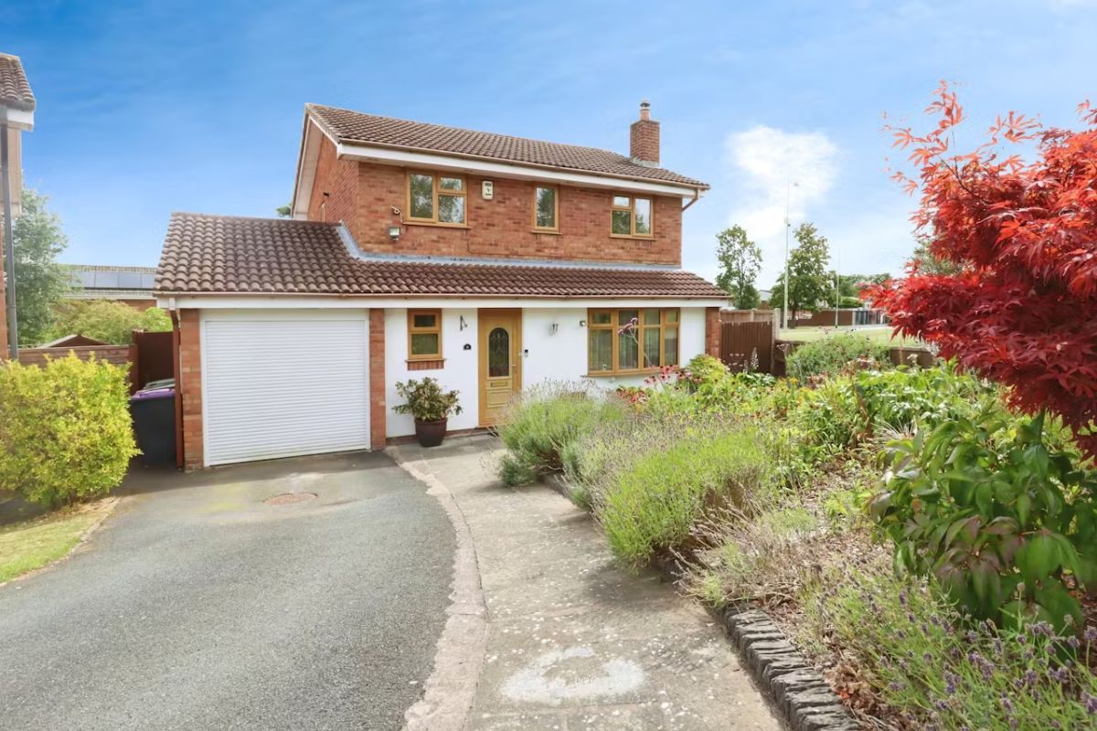 Detached Telford home quiet cul-de-sac, modern updates & great light for &pound;300,000