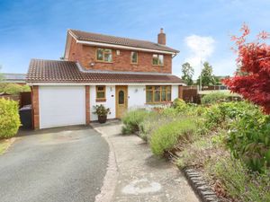Supporting image for story: Detached Telford home quiet cul-de-sac, modern updates & great light for £300,000
