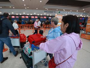 Supporting image for story: Inquiry into air traffic control failure calls for earlier notice of disruption
