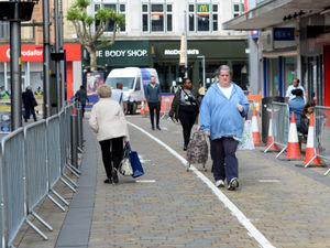 Supporting image for story: £25 charge for cafes and bars to promote social distancing with street signs 
