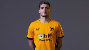 Last year's kit? Was this your top strip? The 2021/22 kit 