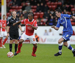 Walsall boss Chris Hutchings paid tribute to veteran striker Darren Byfield for blanking out his marriage break-up to star for the Saddlers.