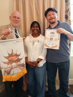 President Bill Rowell (L) with Cindy and Alex Boschell from Hangzhou Rotary