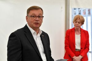 MD Mark Pickard at Altrad RMD Kwikform, Aldridge, with Wendy Morton MP in background