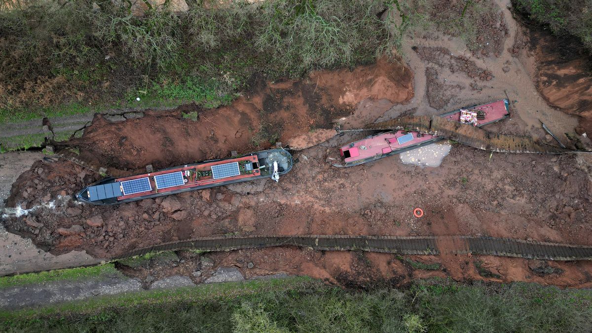 Canal sinkhole: Dramatic drone footage captures extent of huge West Midlands sinkhole after 10 people rescued from boats left stranded
