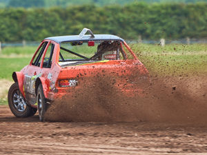 Supporting image for story: Drivers revved up for UK Autograss Championship action in Telford