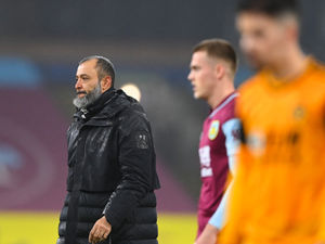 Supporting image for story: Defiant Wolves boss Nuno stands by Lee Mason criticism 