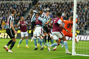 Newcastle United's Callum Wilson (centre hidden) scores their side's second goal of the game during the Premier League match at St. James' Park, Newcastle. Picture date: Saturday October 29, 2022. PA Photo. See PA story SOCCER Newcastle. Photo credit should read: Owen Humphreys/PA Wire...RESTRICTIONS: EDITORIAL USE ONLY No use with unauthorised audio, video, data, fixture lists, club/league logos or "live" services. Online in-match use limited to 120 images, no video emulation. No use in betting, games or single club/league/player publications..