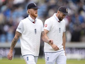 Supporting image for story: England struggle to take wickets as India stretch lead at Headingley