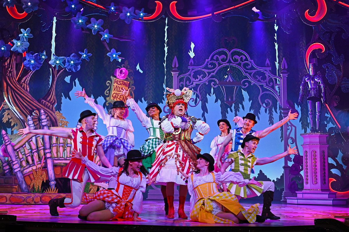 Snooze or You&rsquo;ll Lose! Sleeping Beauty panto at the Wolverhampton Grand Theatre - a Christmas cracker with FIVE STARS!