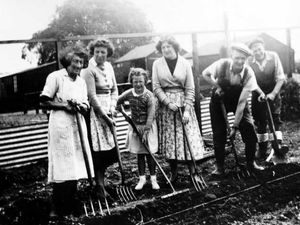 Supporting image for story: This week's pictures from the past