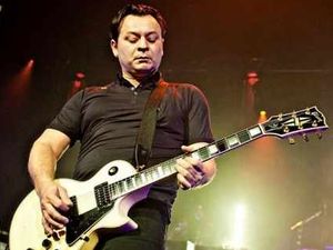 Supporting image for story: Manic Street Preachers keep early fire burning