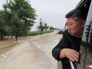 Supporting image for story: N Korean officials ‘look for medicine for Kim’s obesity-related health problems’