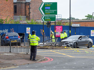 Supporting image for story: Passenger dies and man critical after Birmingham crash