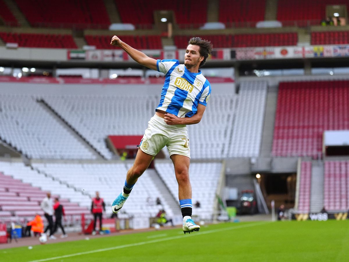 Huddersfield win shoot-out to sink Sunderland and reach Carabao Cup third round