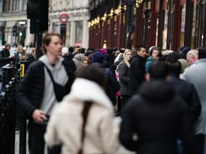 Supporting image for story: Starmer rules out ‘arbitrary’ cap to cut ‘staggeringly high’ migration levels