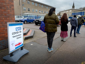 Supporting image for story: Omicron: Midlands vaccine centres to stay open for longer in booster jabs drive