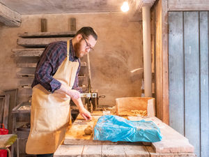 Oliver the pipemaker at work. Photo by The Ironbridge Gorge Museum Trust