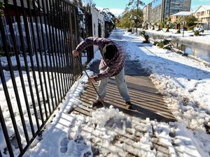 Supporting image for story: There’s a big chill in the air in the Chilean capital and Twitter is excited