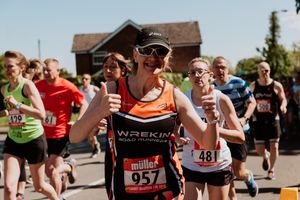 One of the runners gives a thumbs up