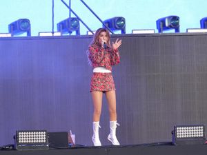 Supporting image for story: Shania Twain battles through cold for London set ‘better than Glastonbury’