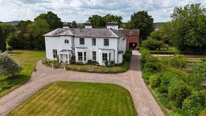 The six-bedroom property is said to combine "timeless Georgian elegance with impressive modern comforts". Picture: Rightmove/Peter James Property Ltd.