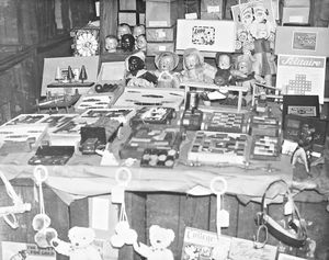 The only information with this print in 'Toys 1945'. Here we can see some of the classic games such as snakes and ladders, solitaire and Ludo. 