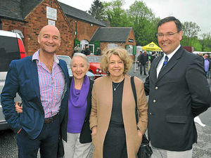 Supporting image for story: Ex-Coronation Street queens bring Penkridge auction house down with antique antics