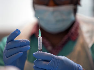 Supporting image for story: World Cup fans among increasing numbers at Covid pop-up vaccine clinics