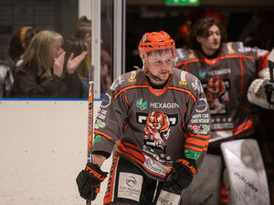Supporting image for story: James Smith re-signs for Telford Tigers