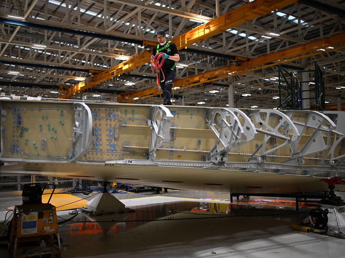 UK manufacturing growth accelerates as exports rise for first time in four years UK manufacturing growth accelerates as exports rise for first time in four years