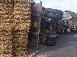 Supporting image for story: Trailer overturns blocking A41 near Whitchurch