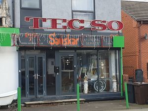 Supporting image for story: All eyes on Wolverhampton store as unique sign causes drivers to double take