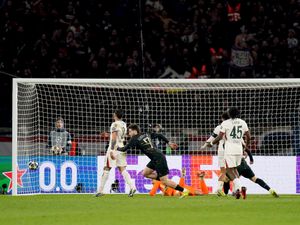 Supporting image for story: Chelsea stung by late goals as PSG claim first-leg advantage