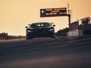 Supporting image for story: Bugatti Chiron Pur Sport hits the track as final development nears completion