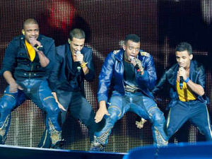 Supporting image for story: JLS delight fans at Birmingham LG Arena