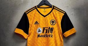Wolves' new home kit
