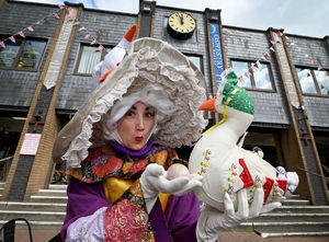 Performer Esme Sallnow as Mother Goose