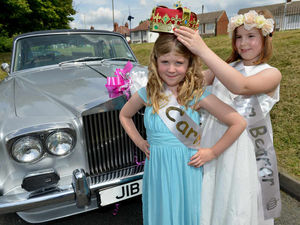 Supporting image for story: Thousands line Staffordshire streets for weekend's carnivals