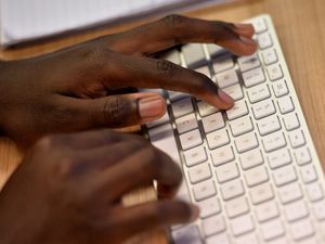 Supporting image for story: Internet use linked to higher wellbeing, study suggests