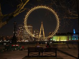 Supporting image for story: UK lights up in remembrance of lives lost on anniversary of first lockdown