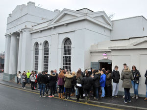 Supporting image for story: Metal detector 'puts revellers off' bringing knives into clubs