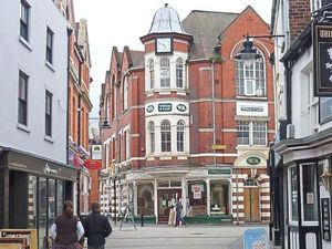 Supporting image for story: Dangerous banned driver jailed after town centre police pursuit