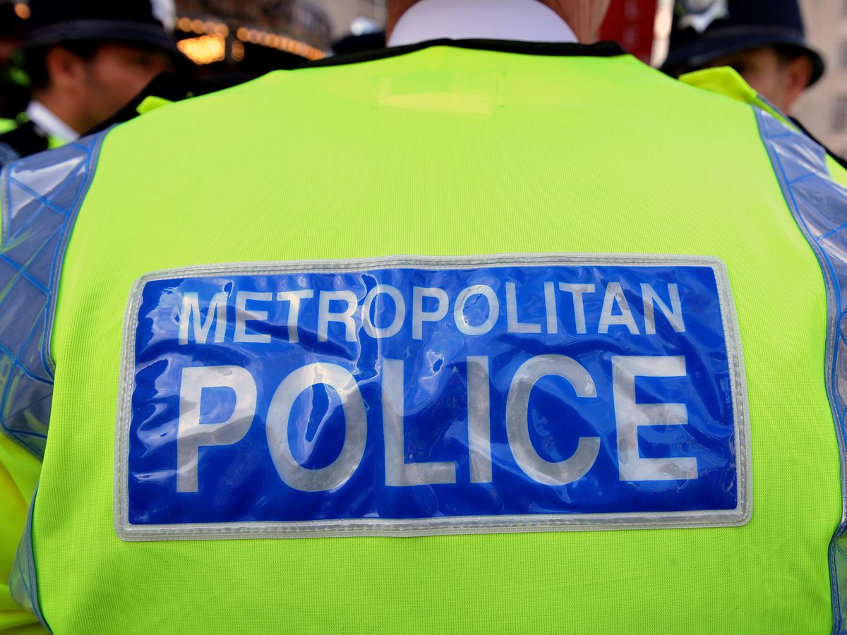 Police given more time to question seven held in two counter-terror operations