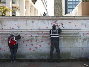 Supporting image for story: Mural of almost 150,000 hearts painted in London to remember Covid victims