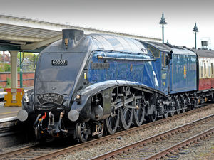 Supporting image for story: One of Britain's fastest ever steam engines takes hundreds of tourists to Shrewsbury