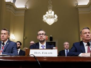 Supporting image for story: ICE chief defends officers’ actions after deaths of two protesters