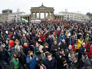 Supporting image for story: German police use water cannons on coronavirus protesters in Berlin