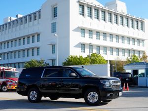 Supporting image for story: Trump attends federal court for closed hearing in classified documents case